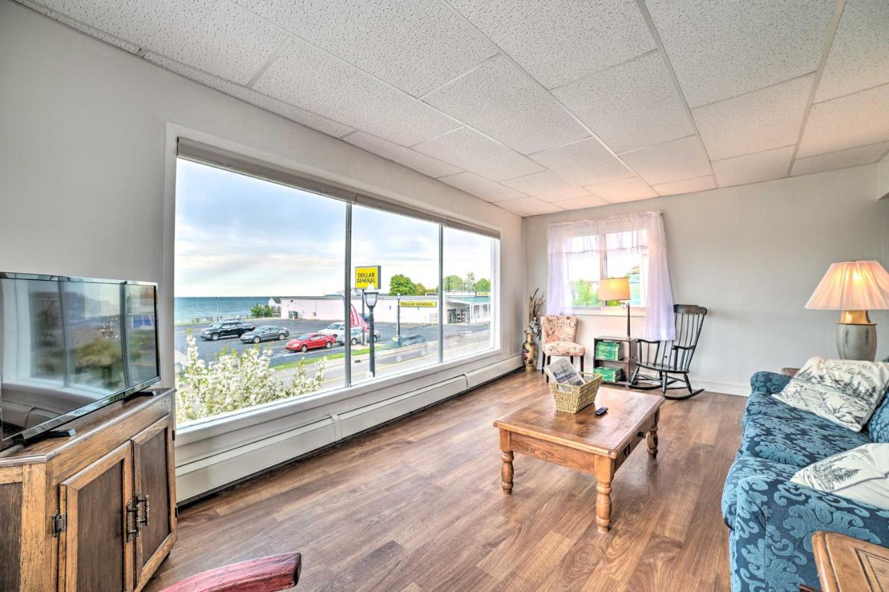 Walkable St Ignace Condo With Lake Huron Views Сент Игнас Екстериор снимка