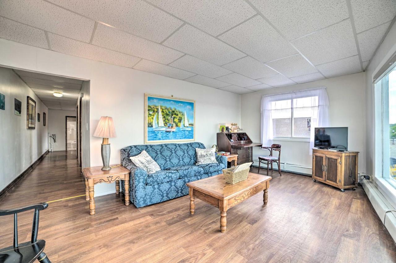 Walkable St Ignace Condo With Lake Huron Views Сент Игнас Екстериор снимка