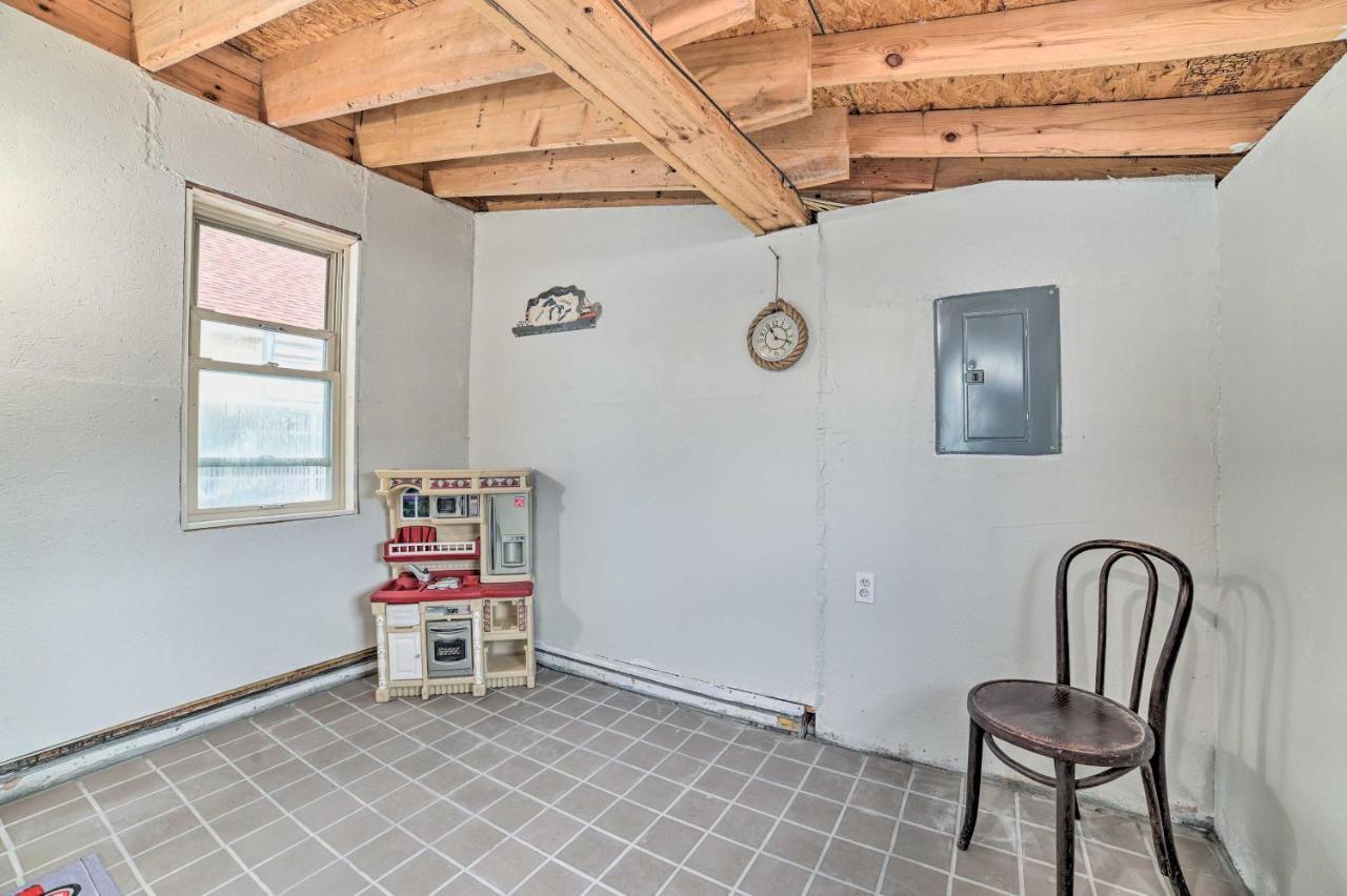Walkable St Ignace Condo With Lake Huron Views Сент Игнас Екстериор снимка